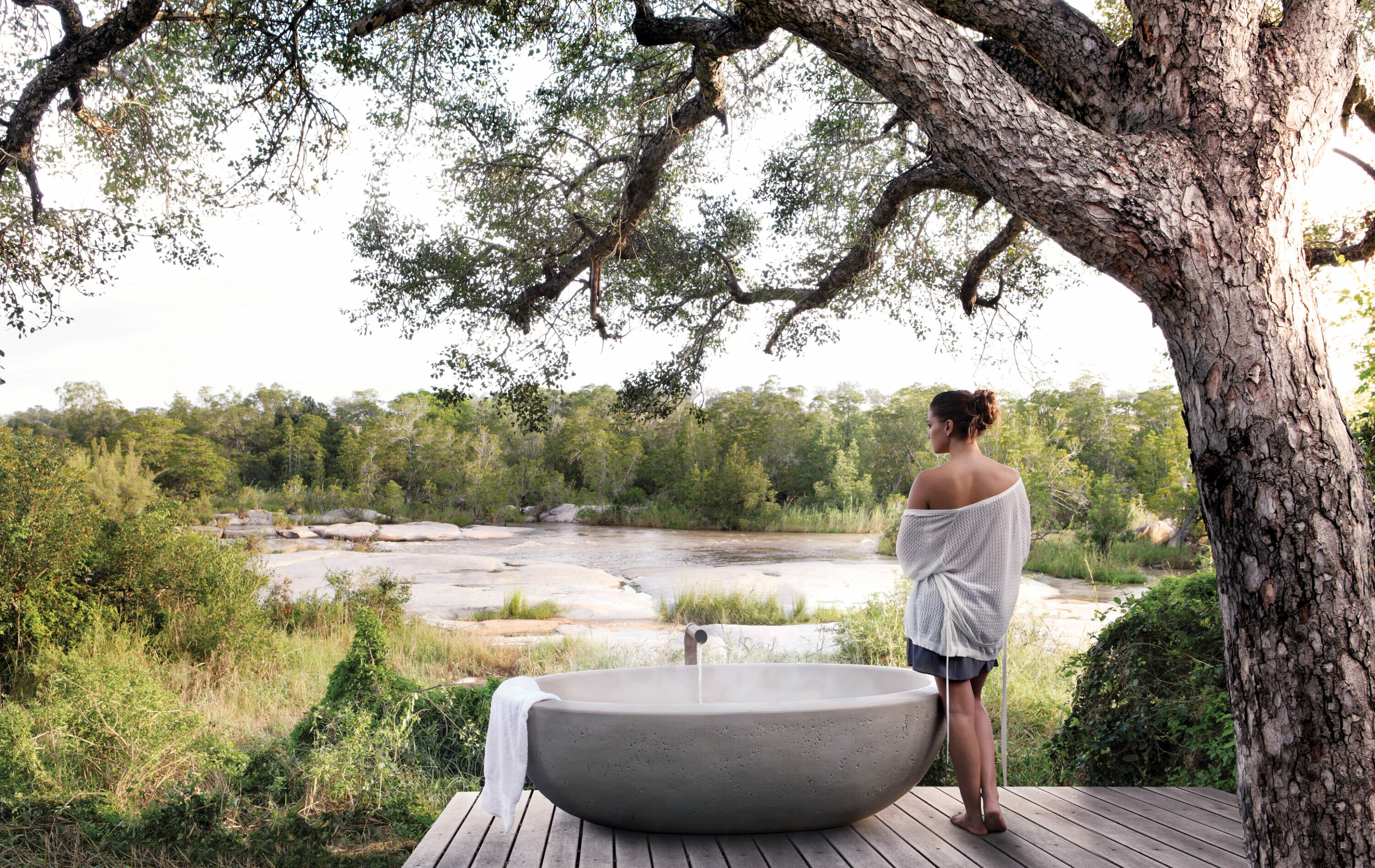 Londolozi Private Granite Suites Outdoor River Bath